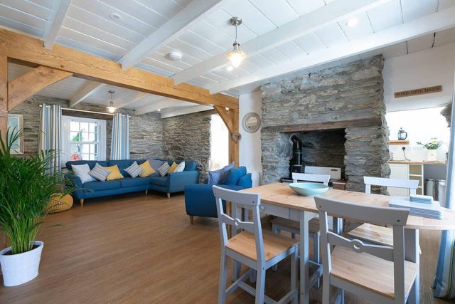 Homely Cottage with Sun Terrace, Short Walk to Beach
