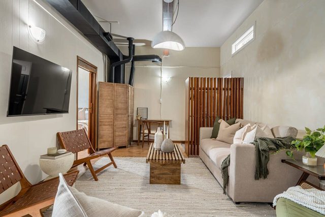 Bourbon Retro Getaway Sleeps 4 & Full Kitchen!