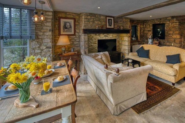 The Little Window, Classic Cotswolds Cottage — Gloucestershire, England