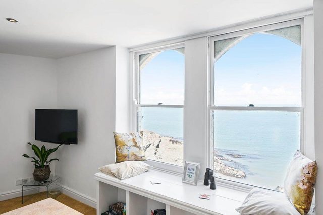 Stylish Flat with Stunning Sea Views, Ilfracombe
