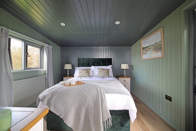 Luxurious Hut with Outdoor Bath & Sea Views