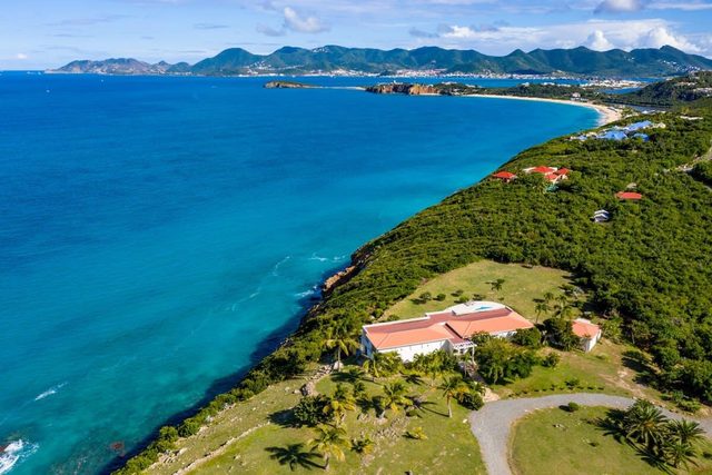 Falaise des Oiseaux (3 bedrooms) - Beautiful cliffside villa with pool, Terres Basses, St. Martin — Terres Basses