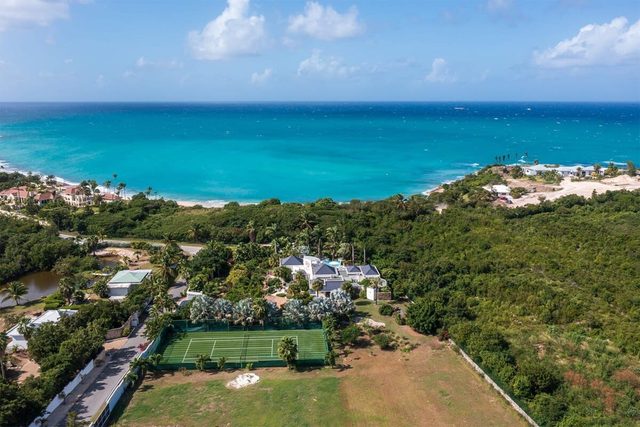 Les Palmiers Bleus (5 bedrooms) - Luxury villa with pool and tennis, Terres Basses, St. Martin