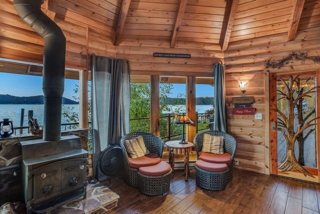 Lakeside Loft | Beautiful Waterfront Log Cabin — Harrison, ID