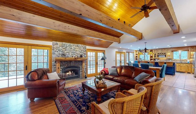 Hilltop Lodge - Beautiful Hayden Lake Home W/ Deck — Coeur d'Alene, ID