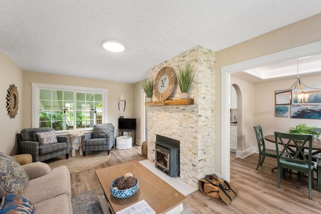 The Beach Cottage - New remodel with stunning yard
