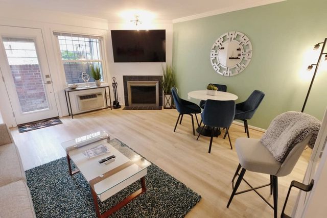 Four Reasons- Location, Food, Night Life, Comfort