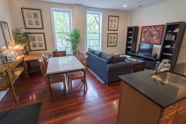 Above Maxwell Wine Bar - Super Central 2Bed 2Bath!