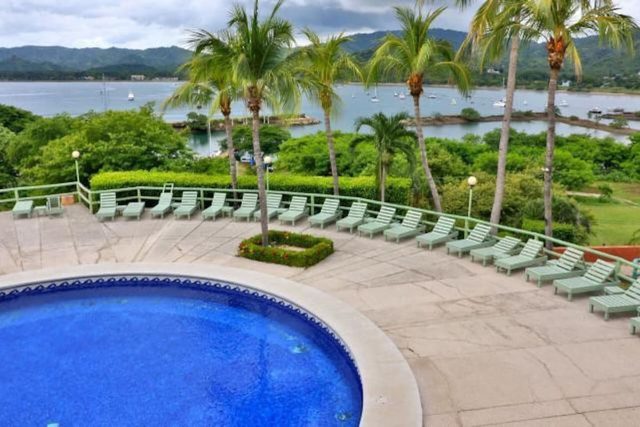 Oceanview Studio Apartment w/ Community Pool & Views of Flamingo Marina