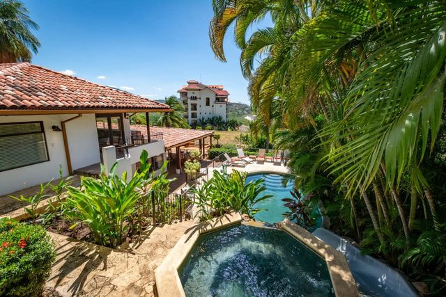 Luxury Five-Bedroom Oasis in Playa Flamingo with a Private Pool and Stylish Decor