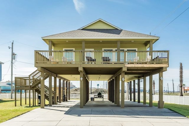 Blue Swordfish - Every Bedroom a Suite, Beach Home!