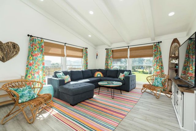 Aloha House - Escape Mainland Life, Head to Island!