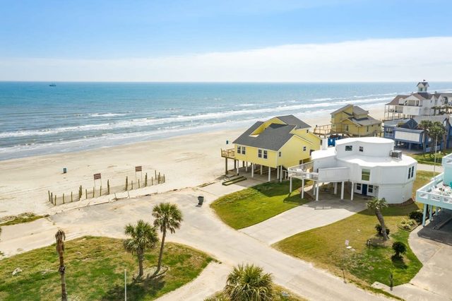 Good Life - Easy Beach Access, Gulf Views, Hot Tub! — Galveston, TX