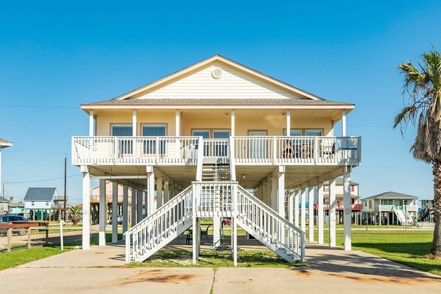 Banana Cabana – Gulf Views & Good Vibes