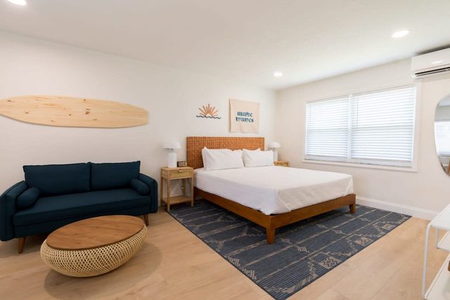THE JUNI - Studio Steps From Beach & Downtown — Cocoa Beach, FL