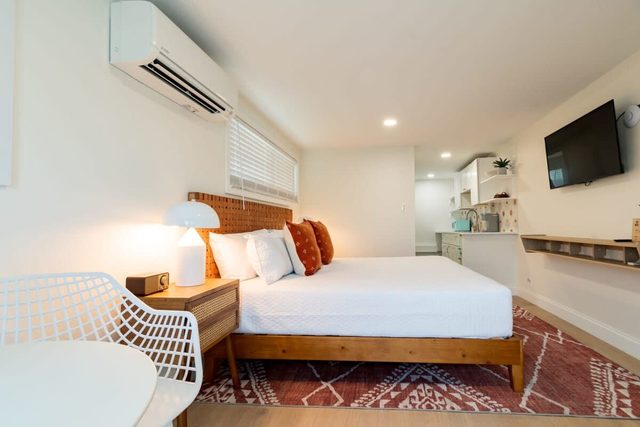 THE JUNI Studio Surf Paradise in Heart of Cocoa Be — Cocoa Beach, FL