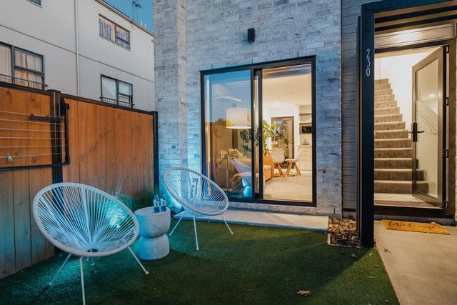 CBD Townhouse | 1BR + Workspace + Laundry