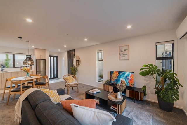 Merivale 2BR | Parking + Fenced Backyard