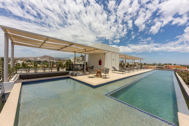 1BR Rooftop & Pool in Cardinal