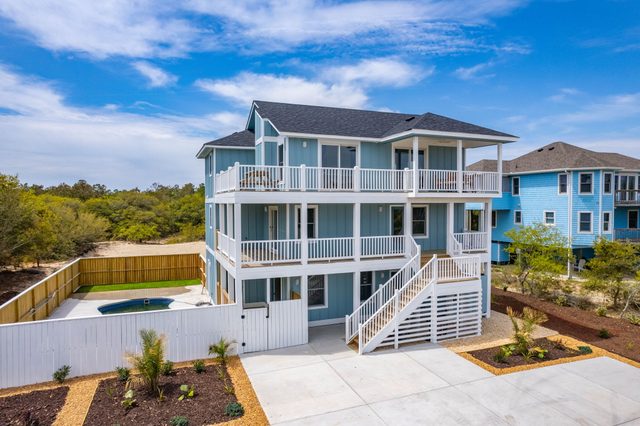 Luxury Home Near Beach with Pool, Spa!