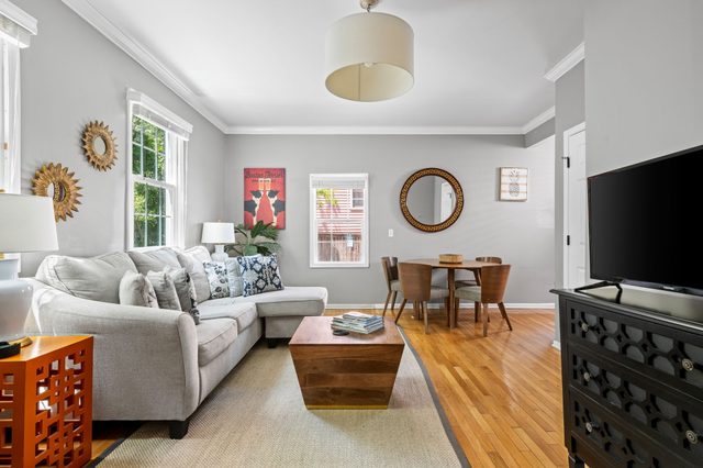 Charming Ground Floor Suite 6 Blocks To King