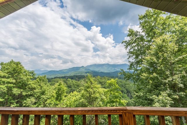 Amazing Mt. LeConte Views/Gatlinburg Log Cabin