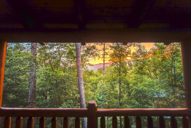 10 Min 2 Pigeon Forge Pkwy/Gorgeous Cabin/Hot Tub