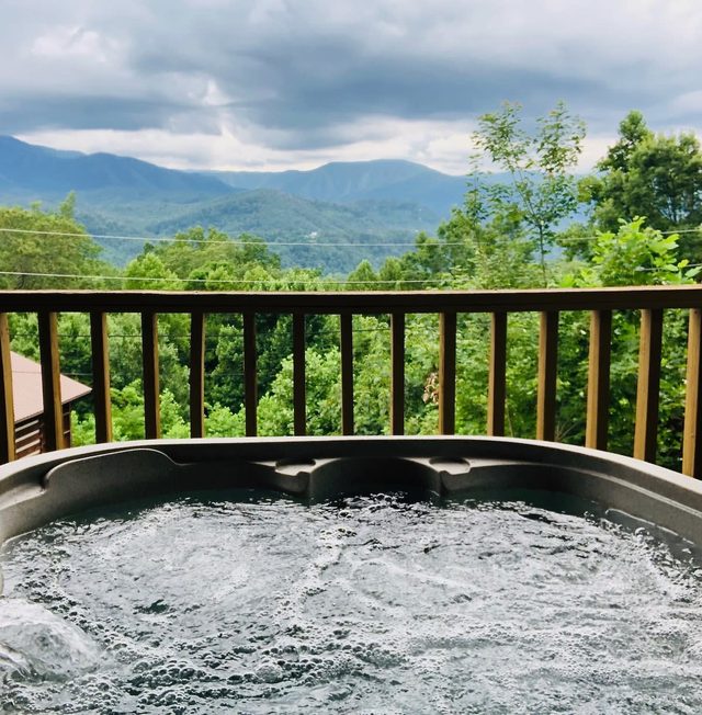 Stunning Views Of Mt. LeConte/Near DwTn Gatlinburg