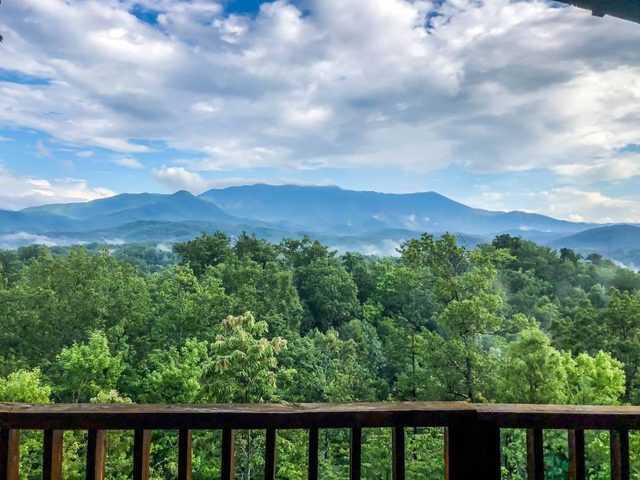 Gigantic Views GSMNP/3.6 Miles 2 DwTn Gatlinburg