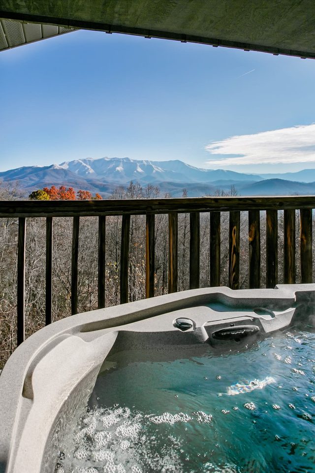 Admire Stunning Mt. LeConte Views At Cozy Cabin