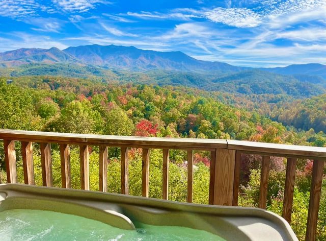 Massive Views Of Mt. LeConte/3.5 Miles 2 DwTn Gat