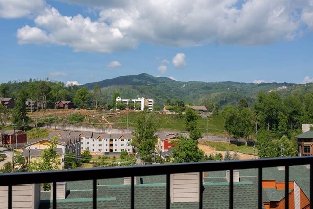 Walk 2 Downtown Gatlinburg/Mountain Views/Pool