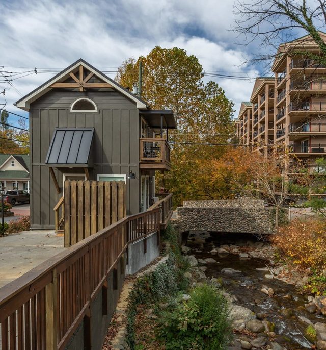 Walk 2 Downtown Gatlinburg/Waterfront/Hot Tub