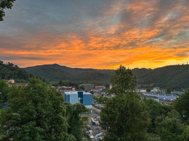 Walk2DwTnGatlinburg/MountainView