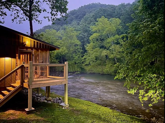 Riverfront/20 Minutes From Dollywood/Hot Tub