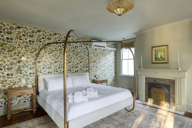 The Nicholas Veranda King Suite - Steps to King — Charleston, SC