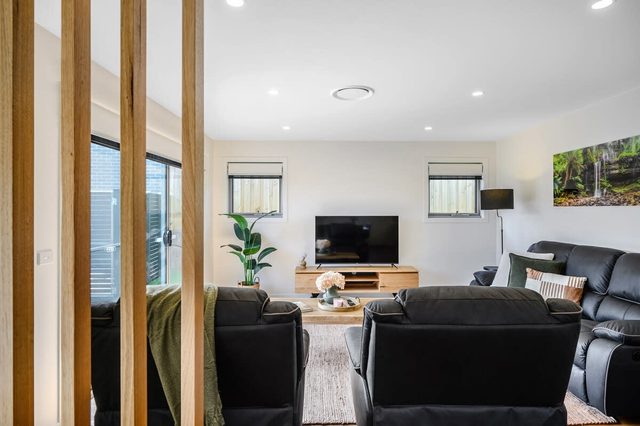 Wattle Villa | 2BR, 2BA | CBD & Airport Nearby
