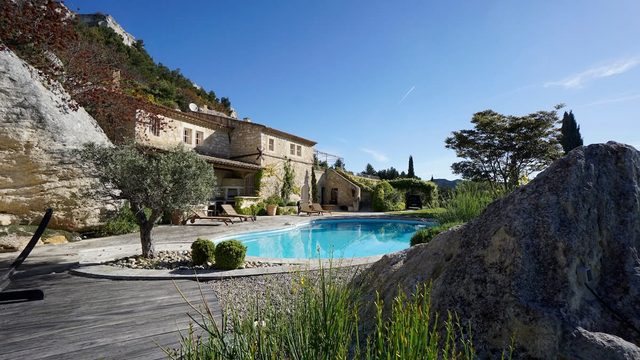 Le Dernier Chateau - Architect's Stone Villa & Pool in Picturesque Les Baux-de-Provence, 5 Bedrooms