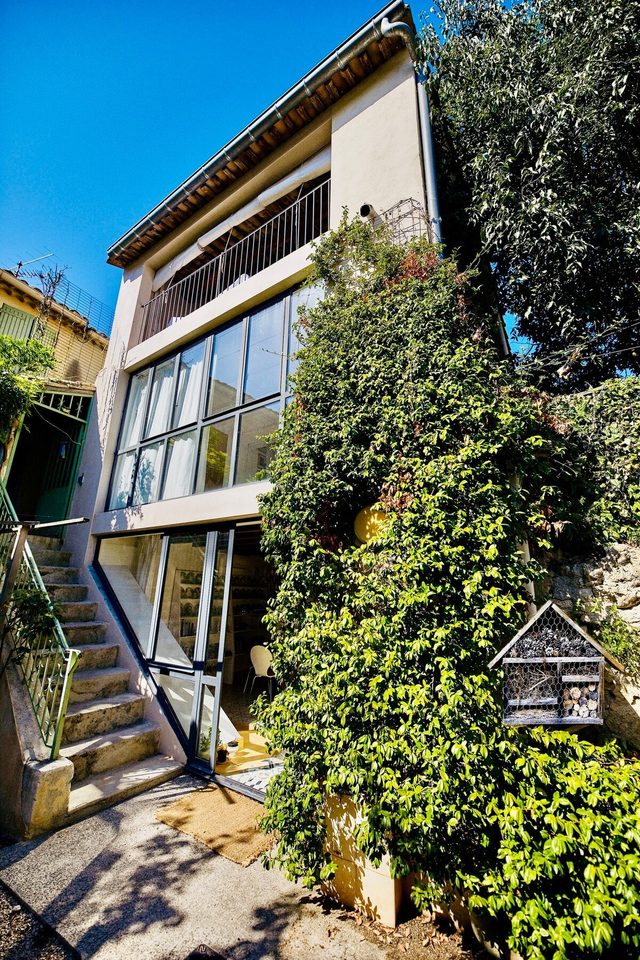 Fun and Funky Townhouse with Terrace in heart of in Uzès — Uzès, Occitanie