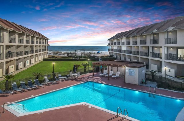 Gulfside Townhome 32: Two bedrooms, 2.5 baths townhouse w/ pool