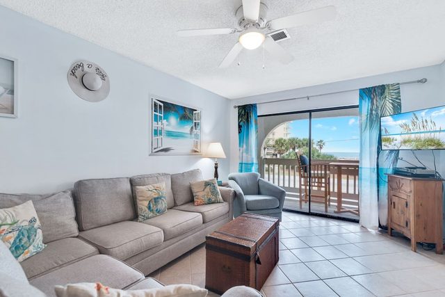 Las Palmas 114- Pool, BBQ, short walk to beach
