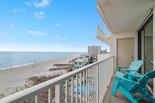 Shoalwater 705: Beachfront Condo, Pool, Hot Tub & More!