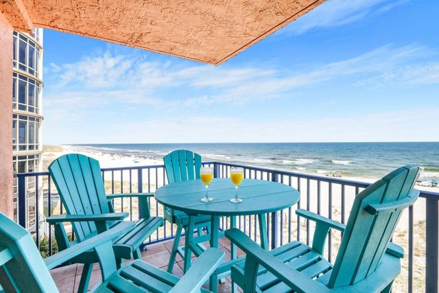 Four Seasons 402-E, Private fishing pier