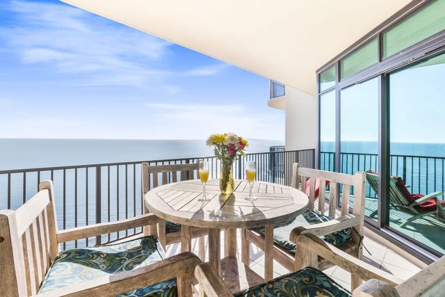Phoenix West 2508: Beachfront Bliss with Lazy River and beach Views