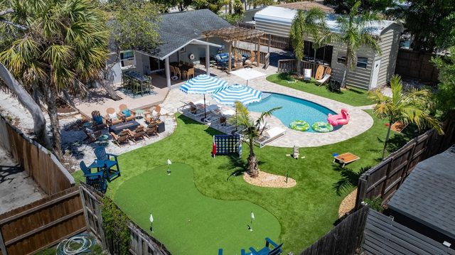 Resort Yard! Mini Golf ~ Heated Pool~Fire Pit