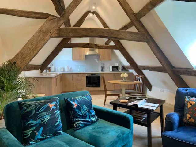 Stunning characterful newly refurbished flat — Tetbury, England