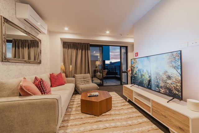 Fitzgerald | 3BR + Parking | Sleeps 7