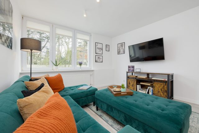 Schillera 8 Warsaw | Elegant Family Apartment with Desk