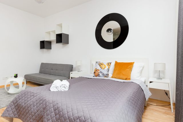 Kolejowa 45 Warsaw | Family Studio with Bathtub