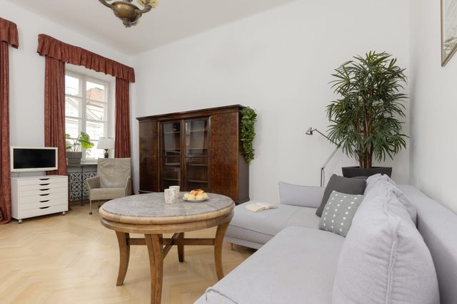 Freta 1 | Atmospheric Apartment | Desk